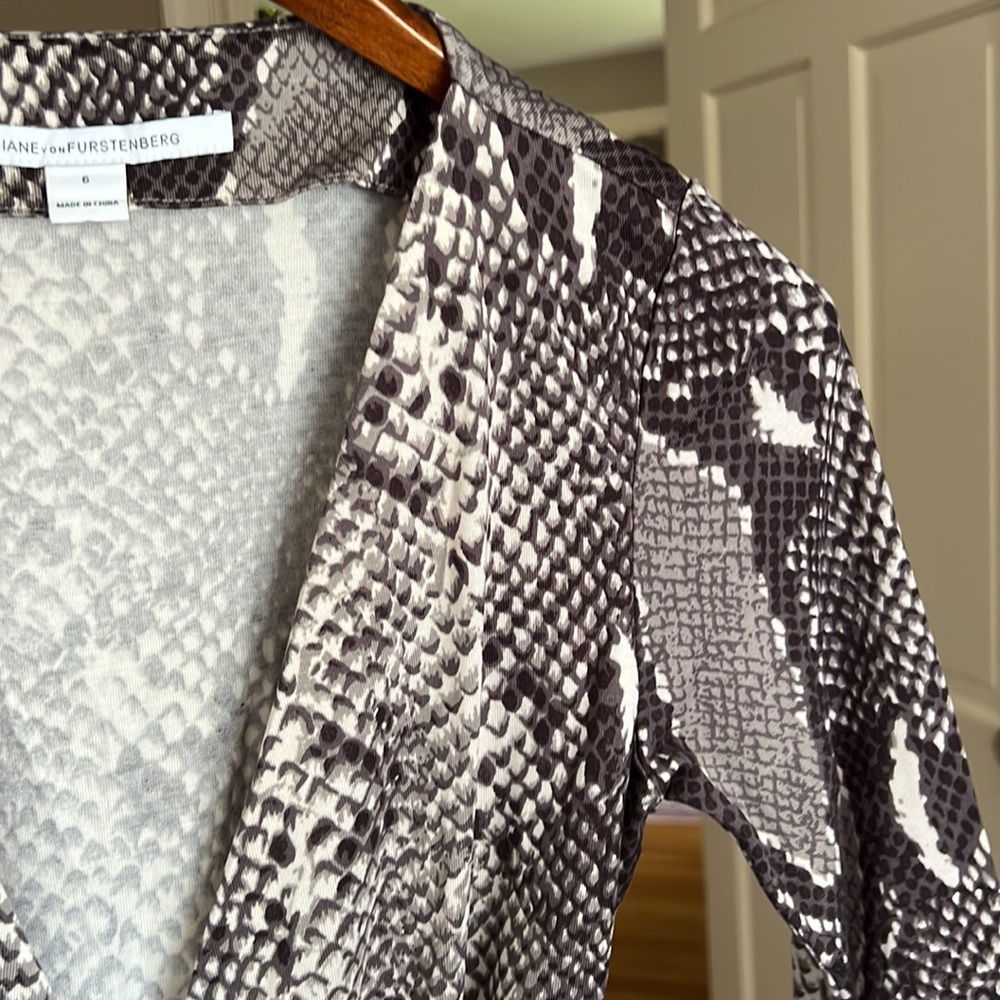 DVF Wrap Dress - Picture 4 of 5